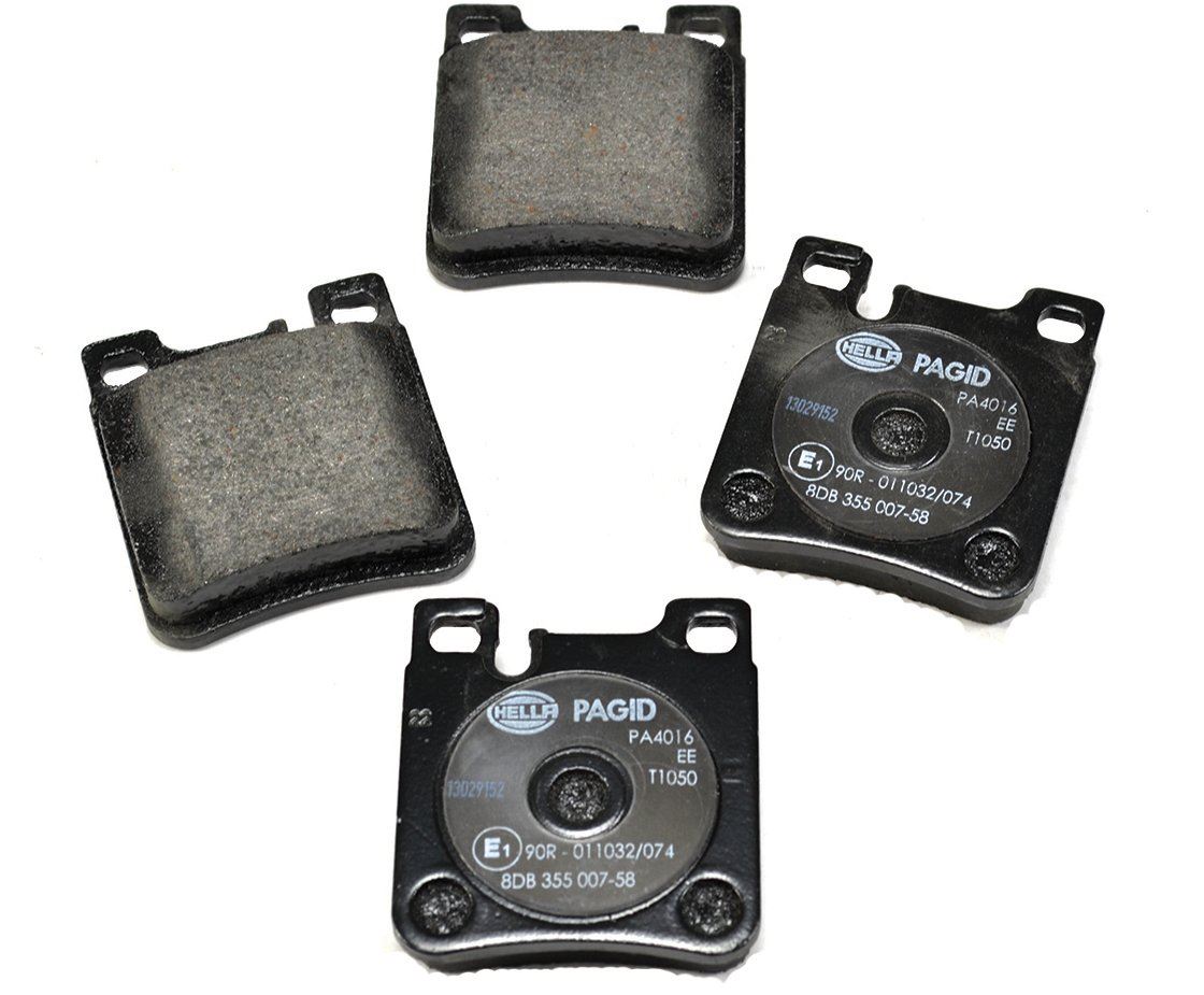 Hella-PAGID 355007581 Jeu de plaquettes de frein à disque
