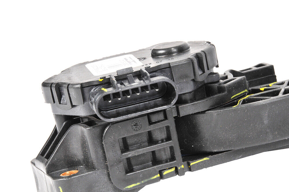 Genuine GM Parts 84022579 Accelerator Pedal