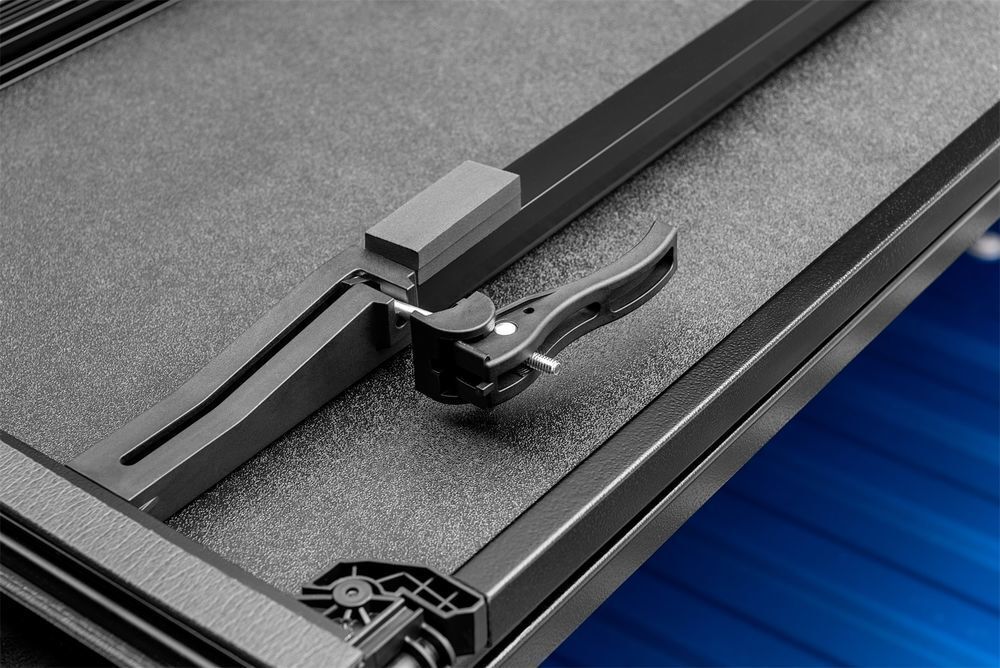 Lund 969254 Tonneau Cover