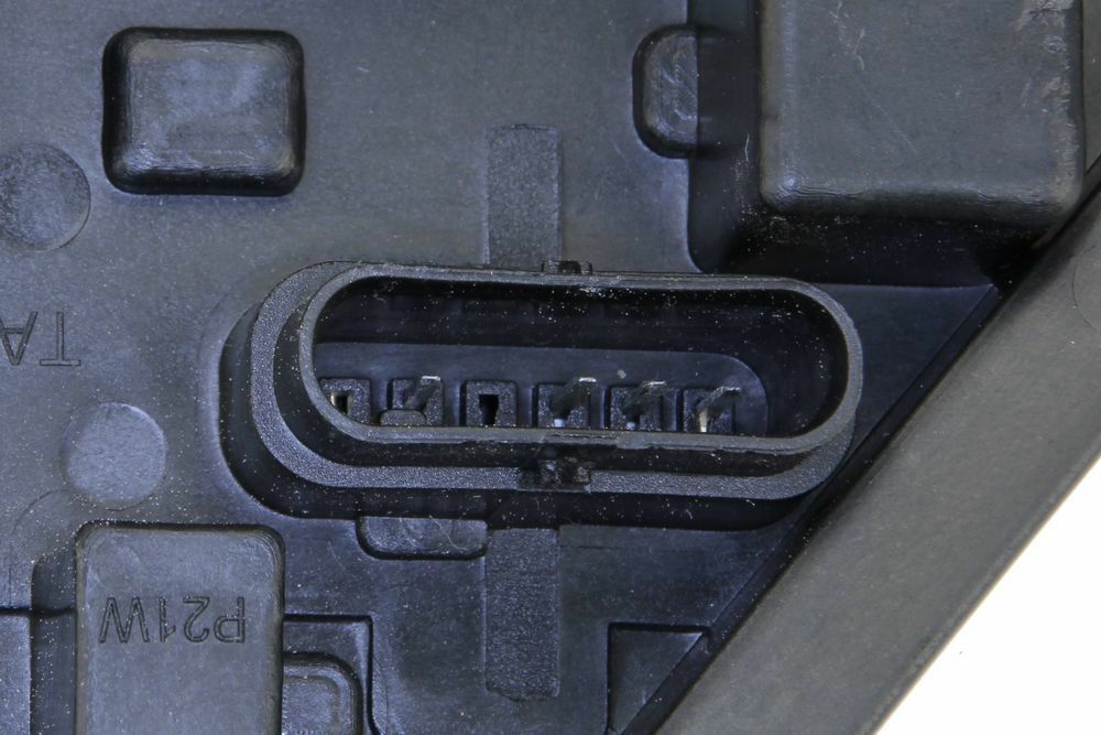 URO SHORT SKU URO-016086 Tail Light Bulb Carrier