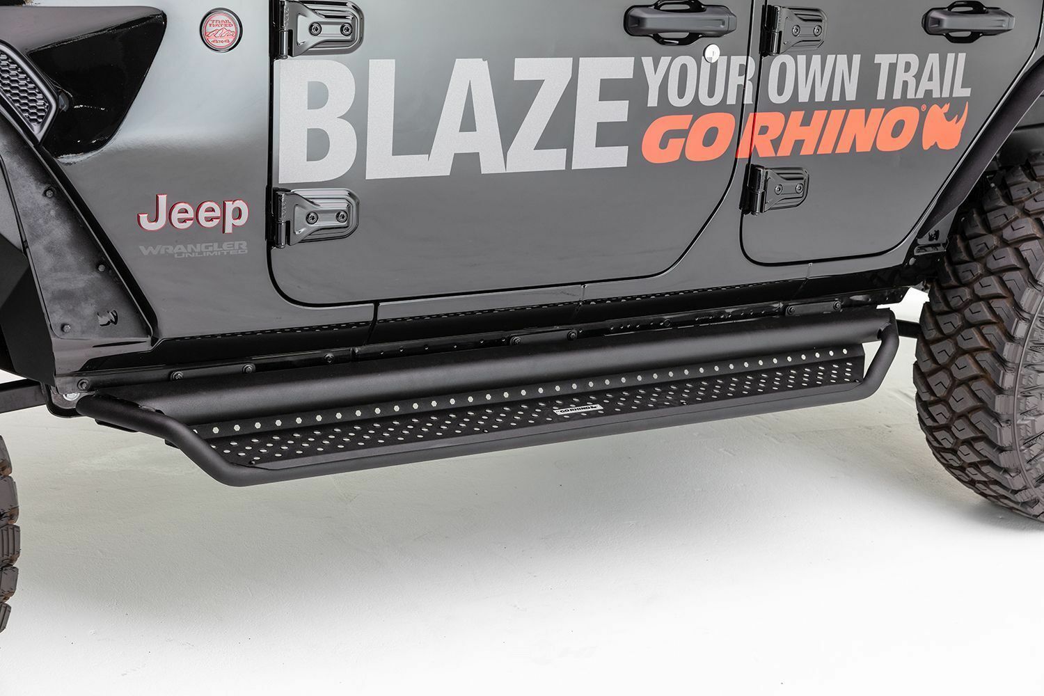 GO RHINO D14429T Step Nerf Bar
