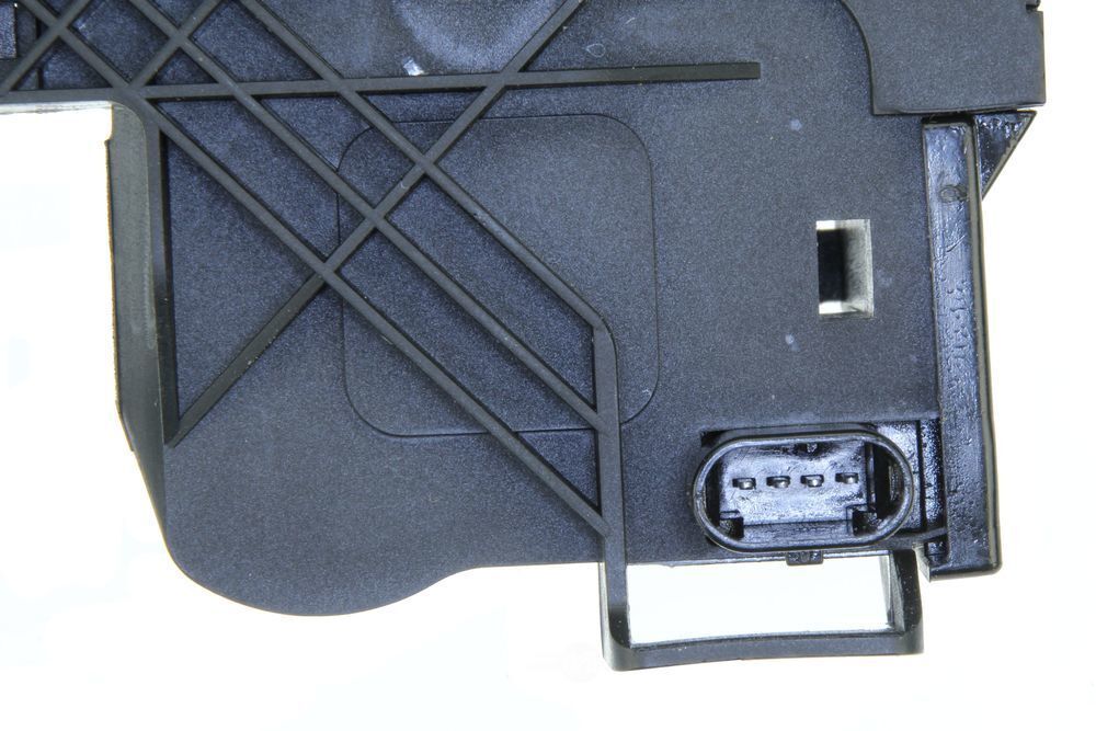 URO SHORT SKU URO-018133 Hood Safety Catch