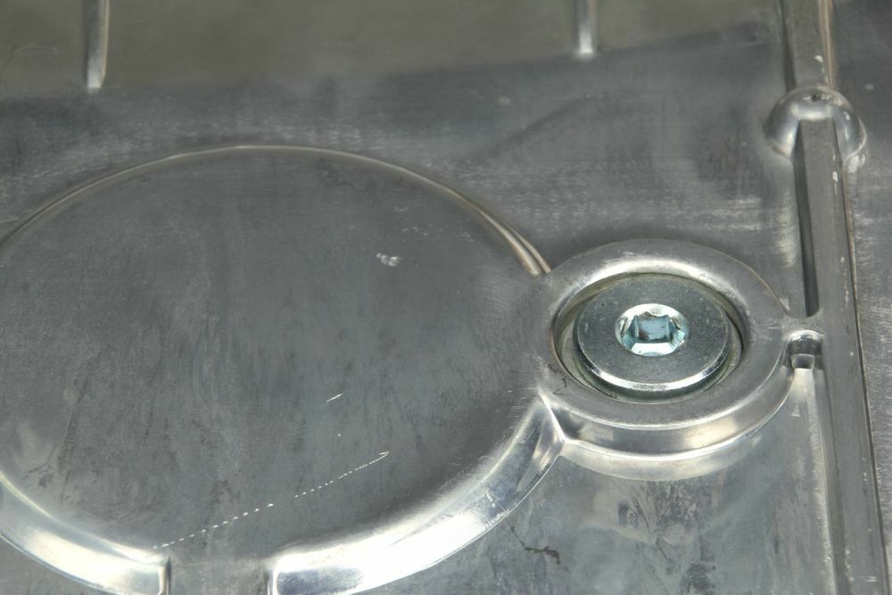 URO SHORT SKU URO-015586 Engine Oil Sump Plate